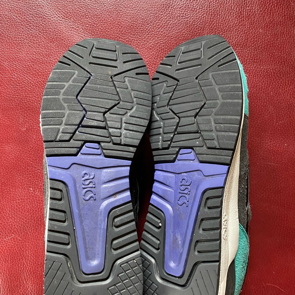 ASICS - Picture 4 of 4
